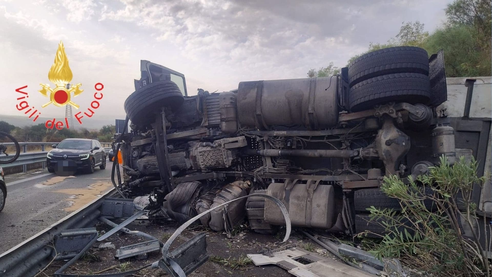 Camion ribaltato sulla A2, disagi e traffico bloccato tra Frascineto e Sibari