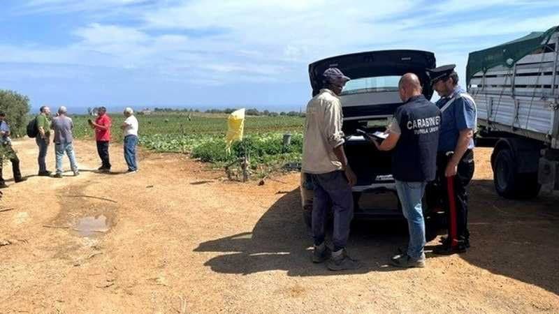 Caporalato nella Piana di Sibari, Potere al Popolo: «Un mercato degli schiavi da smantellare»