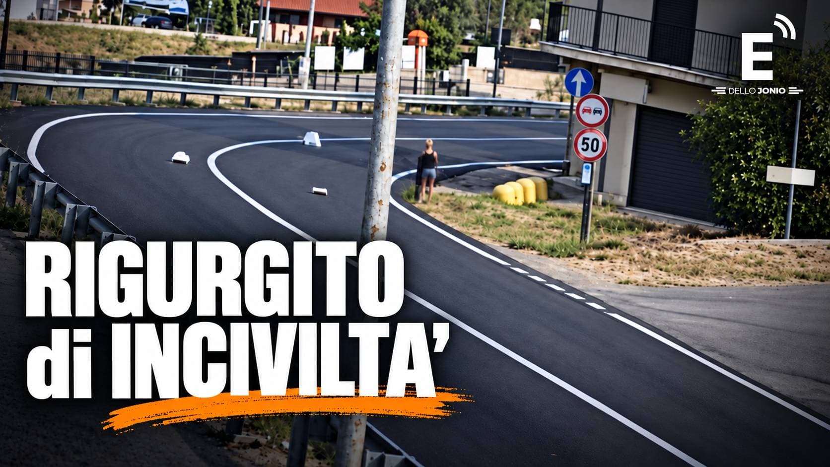 Cariati, prende i sacchi della spazzatura e li lancia sulla Statale 106: l’inciviltà che pagano tutti