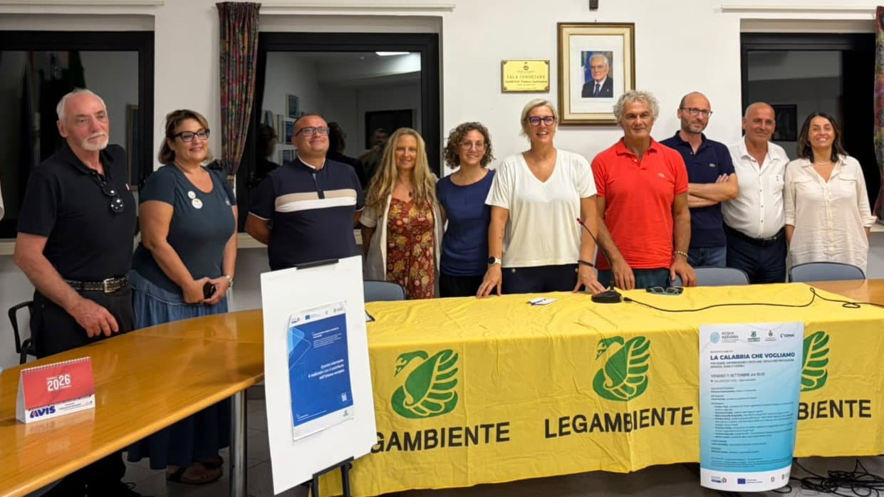 Cosa nascondono spiaggia e fondali di Calopezzati: Legambiente ripulisce le Dune