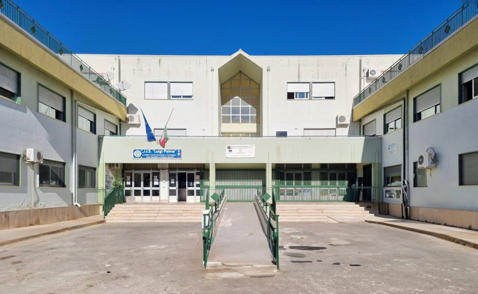 Riaprono i cancelli all'I.I.S. "Palma-Green-Falcone Borsellino" : al via l'anno scolastico tra percorsi 4+2, transizion