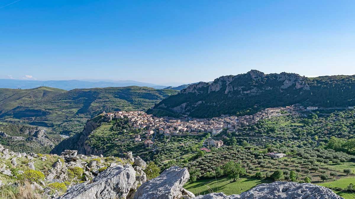 Da Civita a Grenoble, due sorelle portano il borgo in Europa: selezionate per il training Erasmus+