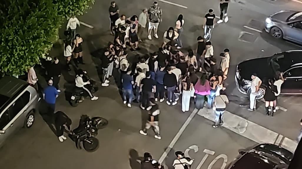 Incidente tra auto e moto in via Bruno Buozzi: coinvolti due minori, uno è ferito