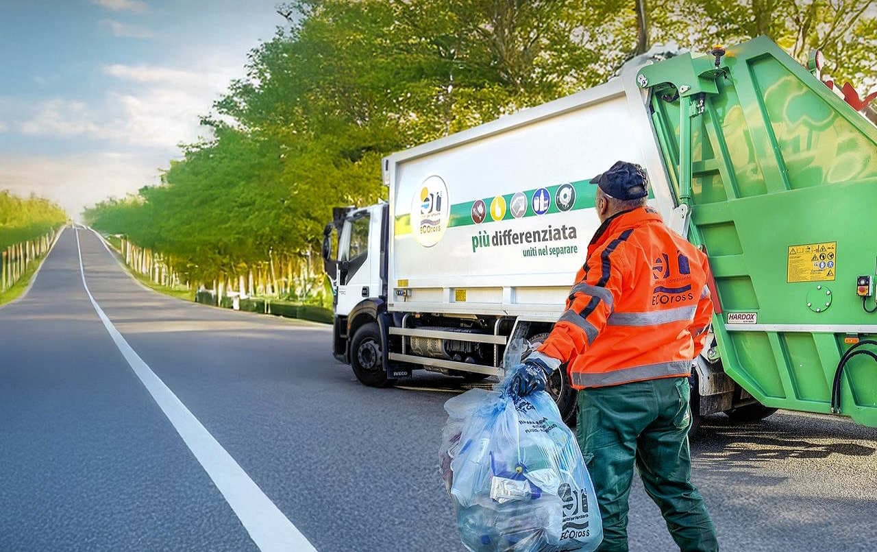Corigliano-Rossano, stop al sacchetto blu: salta la raccolta del multimateriale di domani